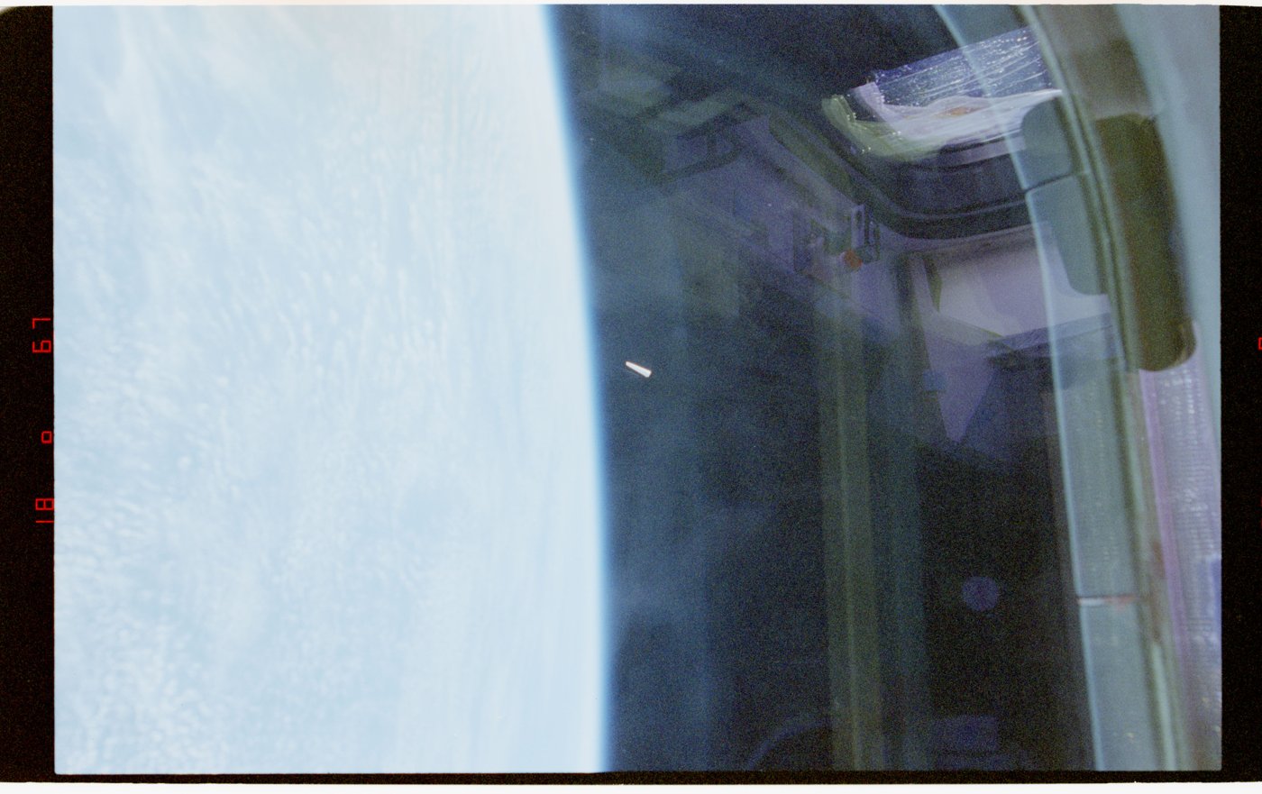 STS-80: unidentified object in low-Earth orbit, 1996
